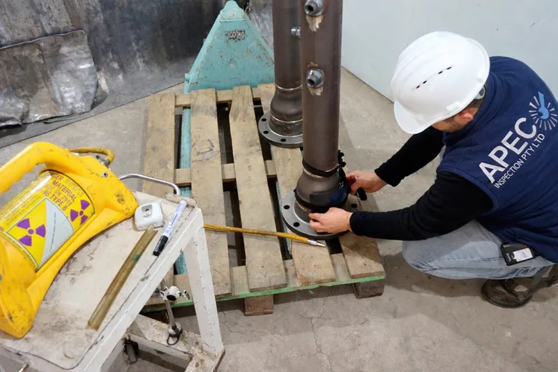 Industrial radiography gamma exposure device inspection